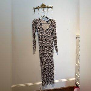 Forever 21 Black and Cream Damask Patterned Long Sleeve Dress with High Slit